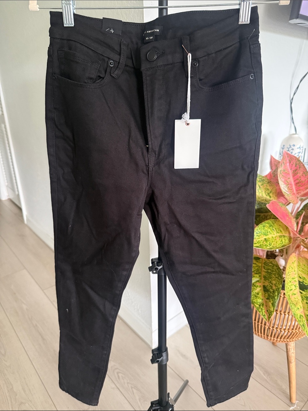 Good American Black Ankle Cropped Jeans